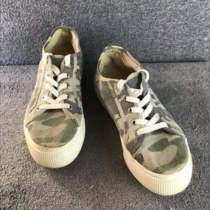 Steve Madden Sz 8M Camo Emmi Platform Sneakers Tennis Shoes